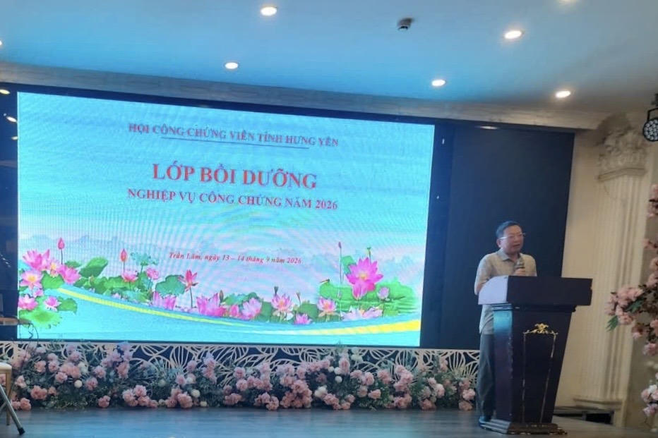 Ông Trần Hữu Nam, Tỉnh ủy viên, Giám đốc Sở Tư pháp tỉnh Hưng Yên phát biểu tại Hội nghị (Ảnh: Trung tâm Truyền thông số, Sở Tư pháp Hưng Yên )