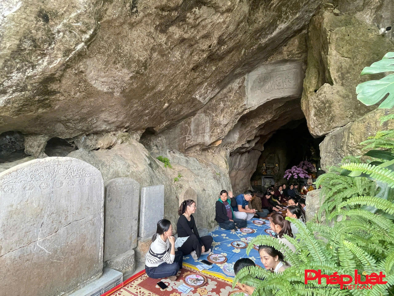 Động Liên Hoa với sự hòa quyện của núi đá, hang động và không gian Phật giáo đã làm nổi bật giá trị của ma nhai 18 vị La Hán.