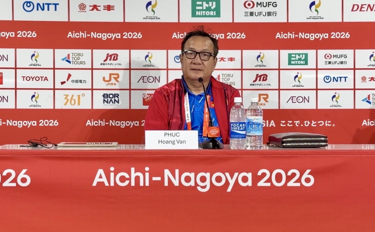 HLV trưởng Hoàng Văn Phúc tham dự buổi họp báo môn bóng đá nữ ASIAD 2026 tại Nhật Bản (Ảnh VFF)