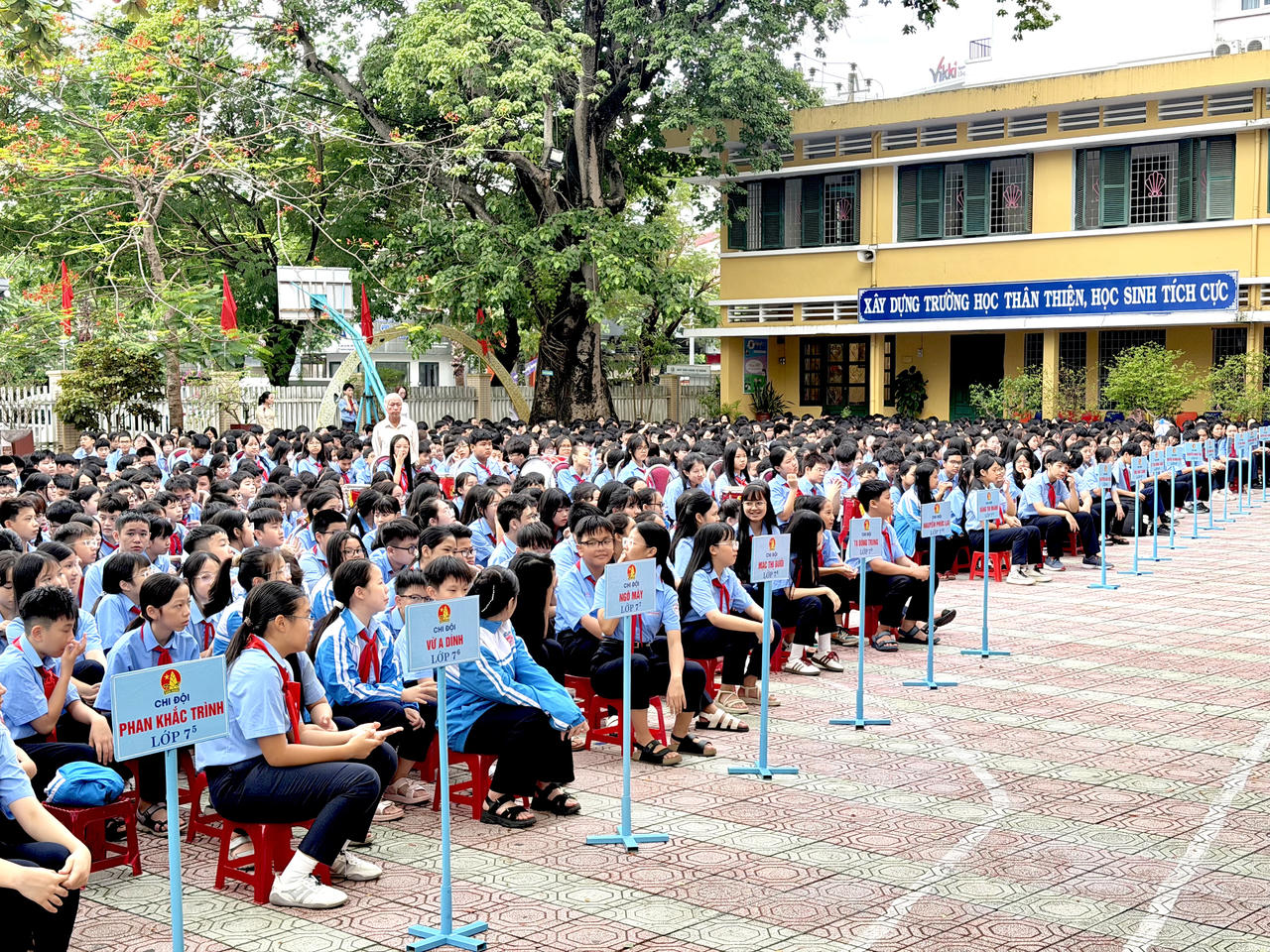 Các em học sinh Trường THCS Nguyễn Chí Diểu tham dự chương trình tuyên truyền, phổ biến pháp luật.