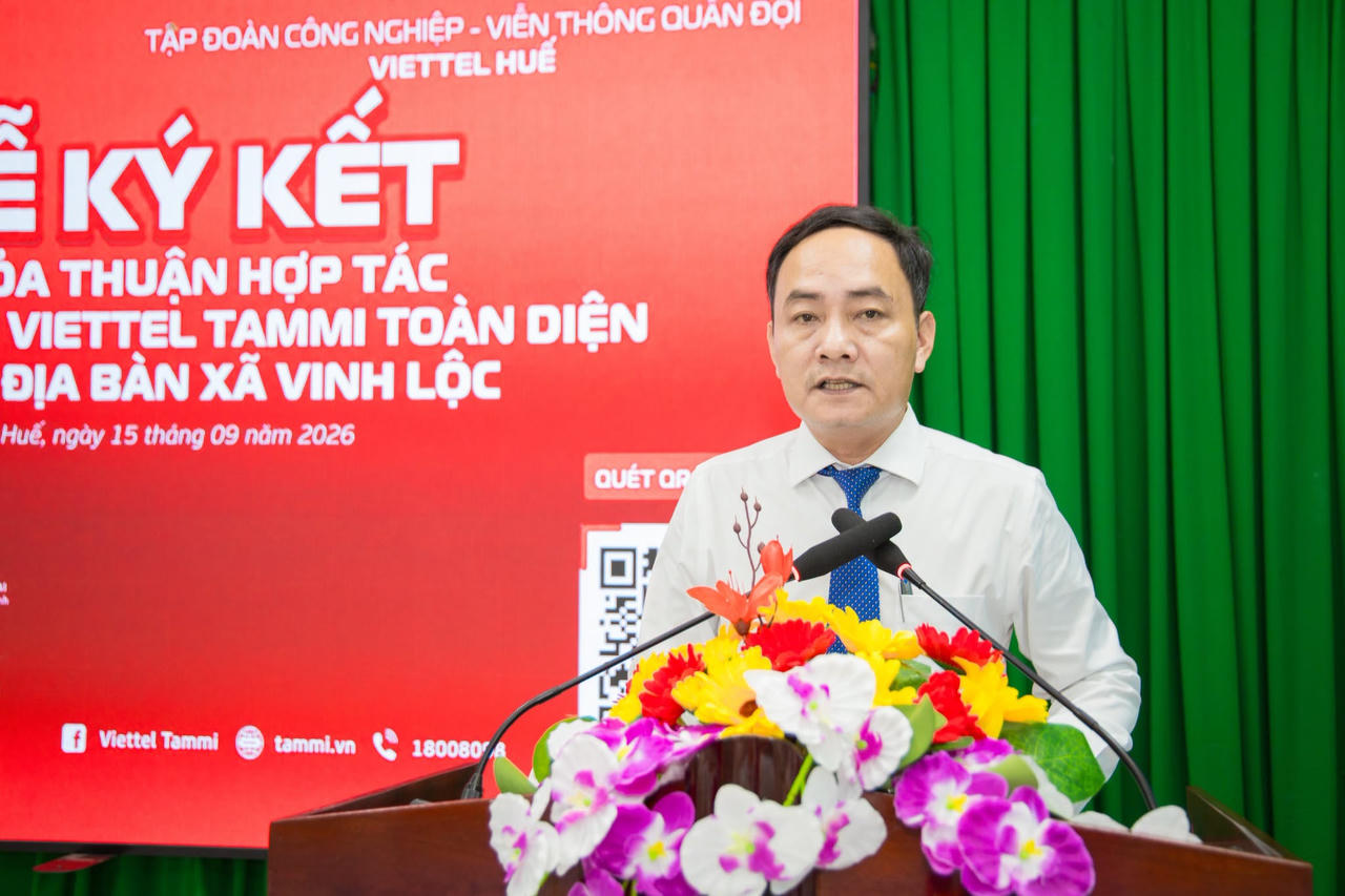Ông Nguyễn Ngọc Dũng, Phó Bí thư Đảng ủy, Chủ tịch UBND xã Vinh Lộc phát biểu tại lễ ký kết. (Ảnh: UBND xã Vinh Lộc)