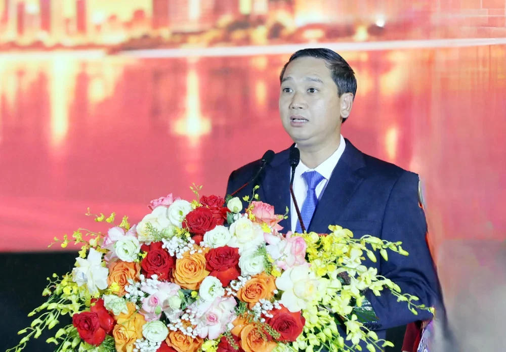 Đồng chí Nguyễn Việt Oanh, Phó Bí thư Tỉnh ủy, Chủ tịch HĐND tỉnh Bắc Ninh, phát biểu tại buổi lễ công bố Nghị quyết của Ủy ban Thường vụ Quốc hội về việc thành lập phường Kép, tối ngày 14/9.