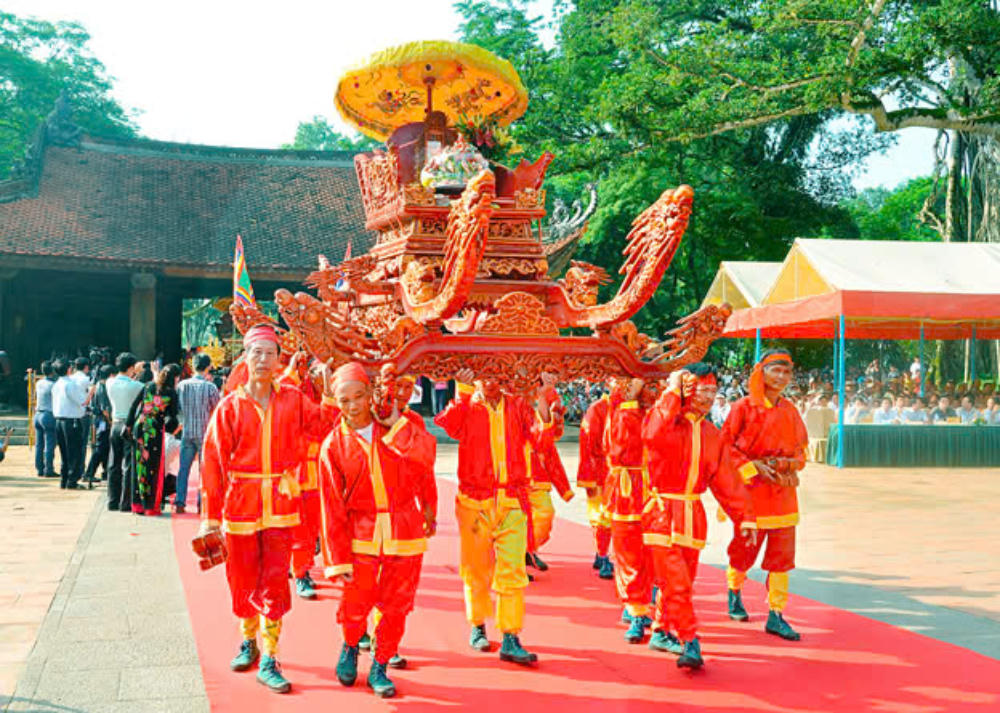 Các nghi lễ truyền thống được tổ chức trang nghiêm, thể hiện đạo lý “uống nước nhớ nguồn (Ảnh: Thiên Ý).