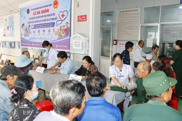 Cà Mau 'ra quân' thực hiện cao điểm khám sức khỏe, khám sàng lọc cho Nhân dân