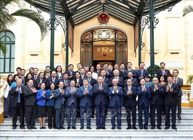 Tổng Bí thư, Chủ tịch nước Tô Lâm và đại diện Ban Chấp hành Liên hiệp các tổ chức hữu nghị Việt Nam khoá VII. Ảnh: Thống Nhất/TTXVN