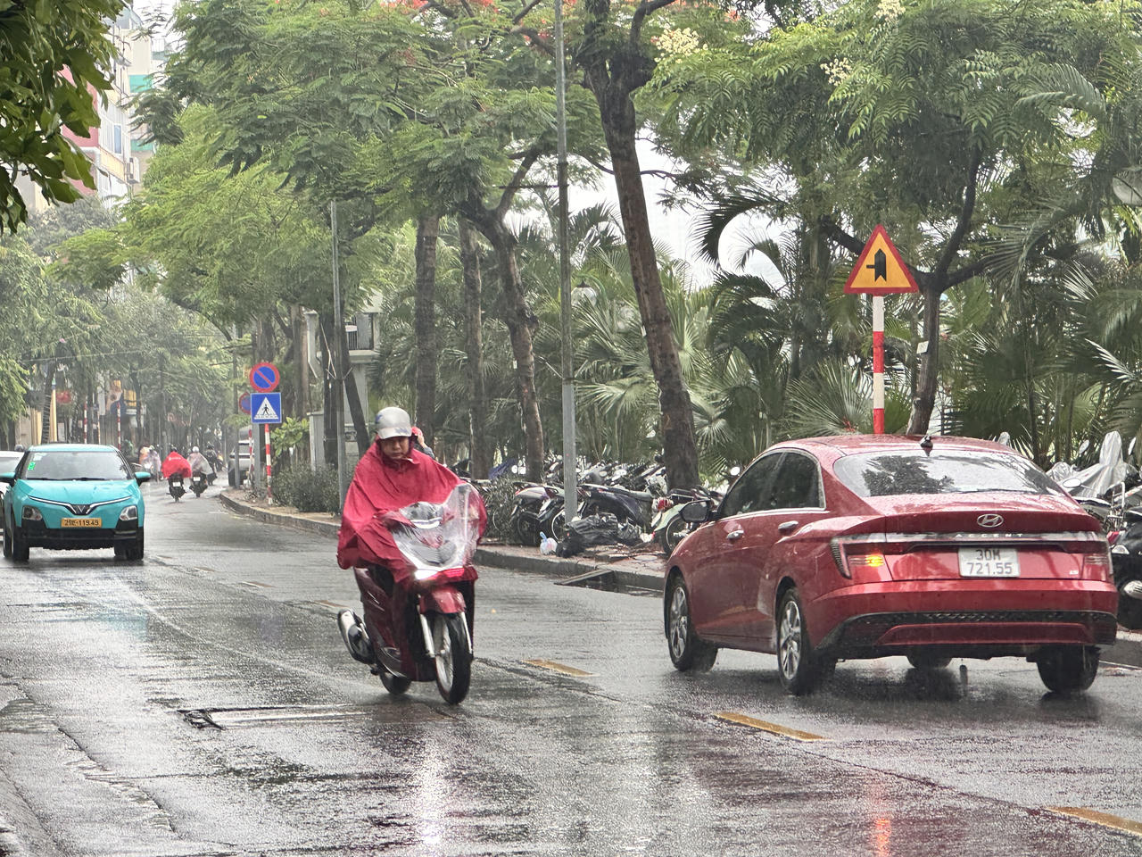 Thời tiết ngày 15/9: Hà Nội và nhiều nơi có mưa rất to