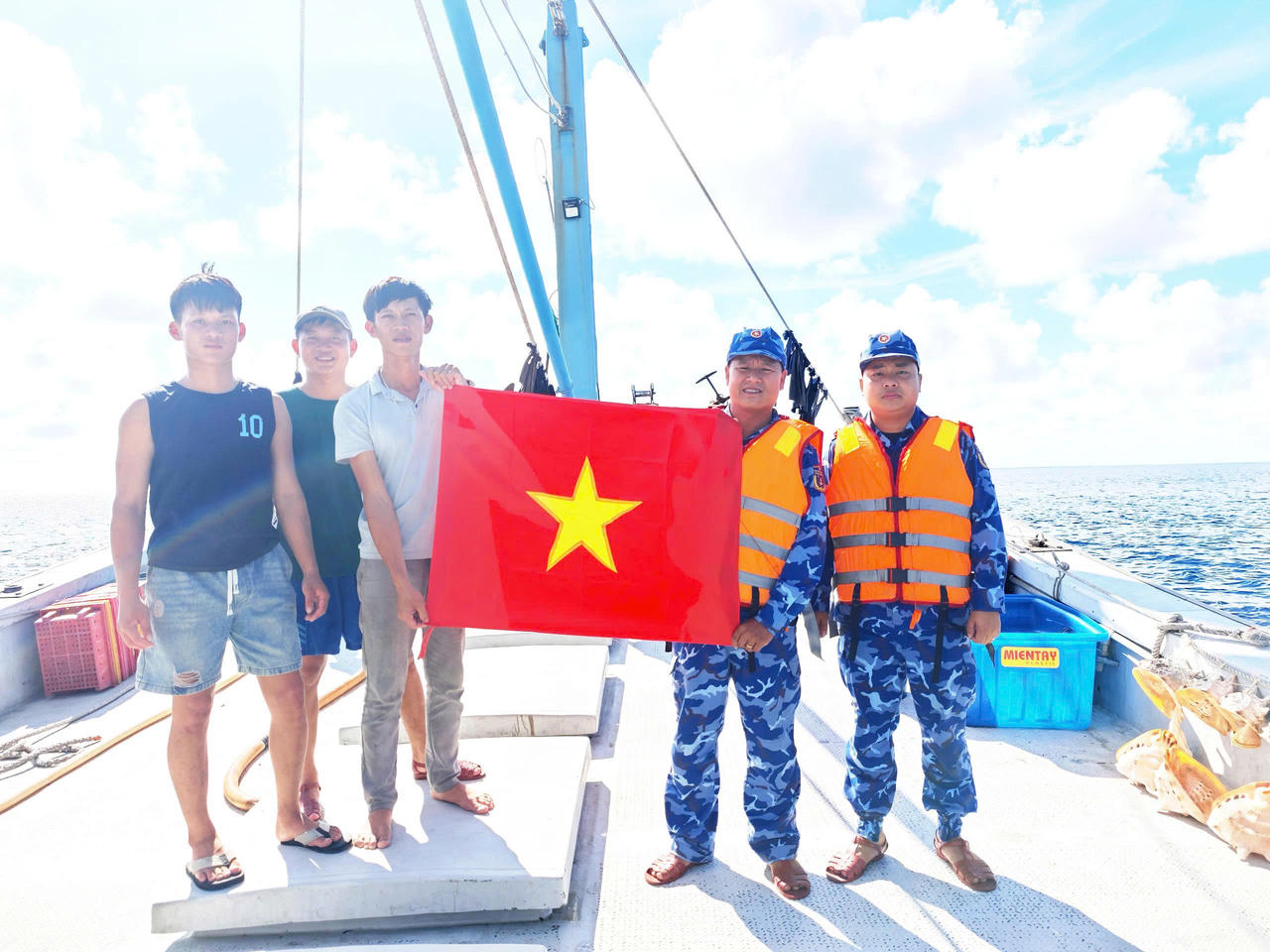 Bền bỉ nơi đầu sóng, quyết tâm gỡ “thẻ vàng” IUU	