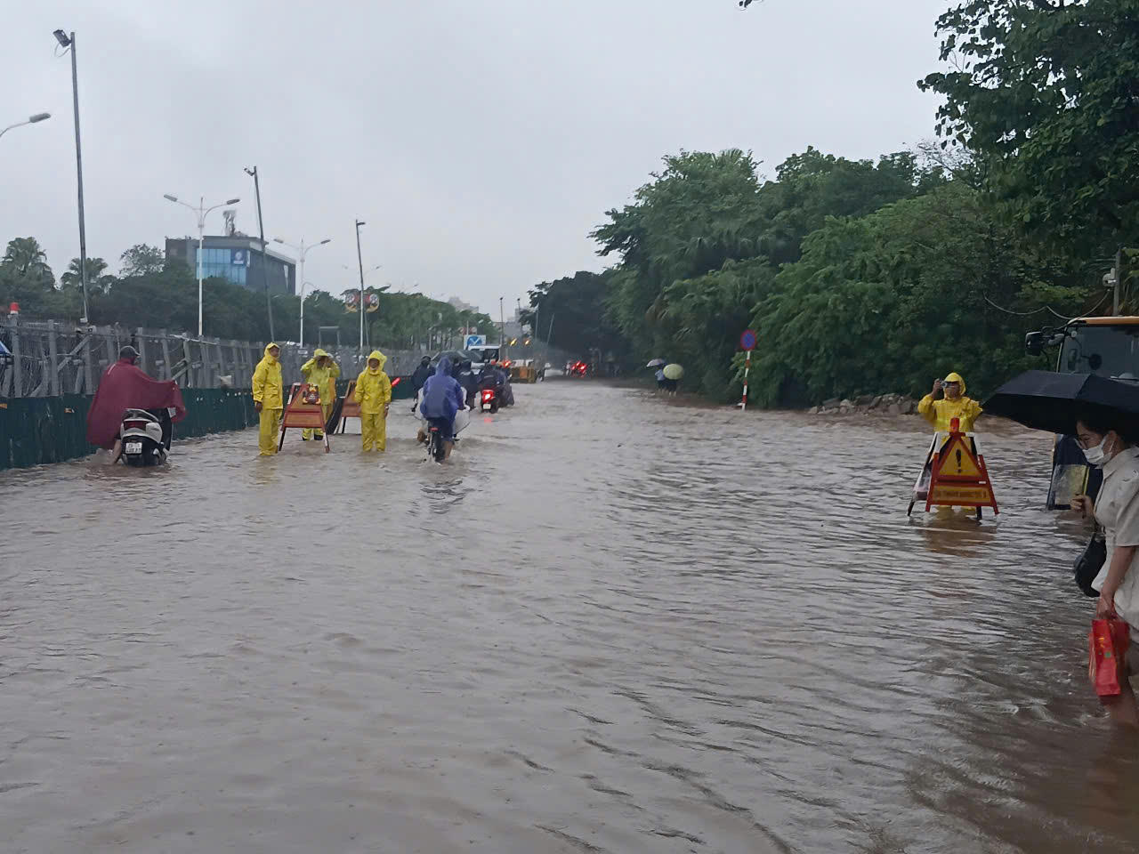 Hà Nội: Xuất hiện một số điểm úng ngập do mưa trên diện rộng Hà Nội: Xuất hiện một số điểm úng ngập do mưa trên diện rộng