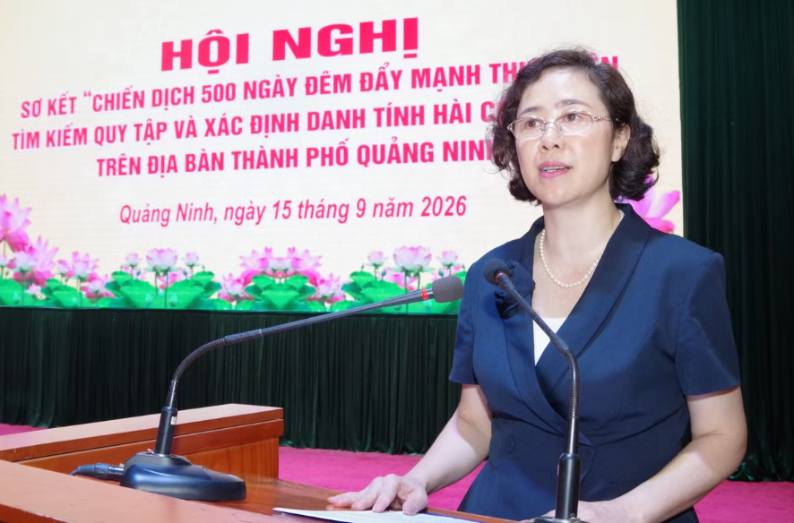 Bà Vũ Thị Mai Anh - Phó Chủ tịch UBND thành phố Quảng Ninh, Trưởng BCĐ 515 thành phố, phát biểu tại hội nghị. (Ảnh: Cổng TTĐT Quảng Ninh)