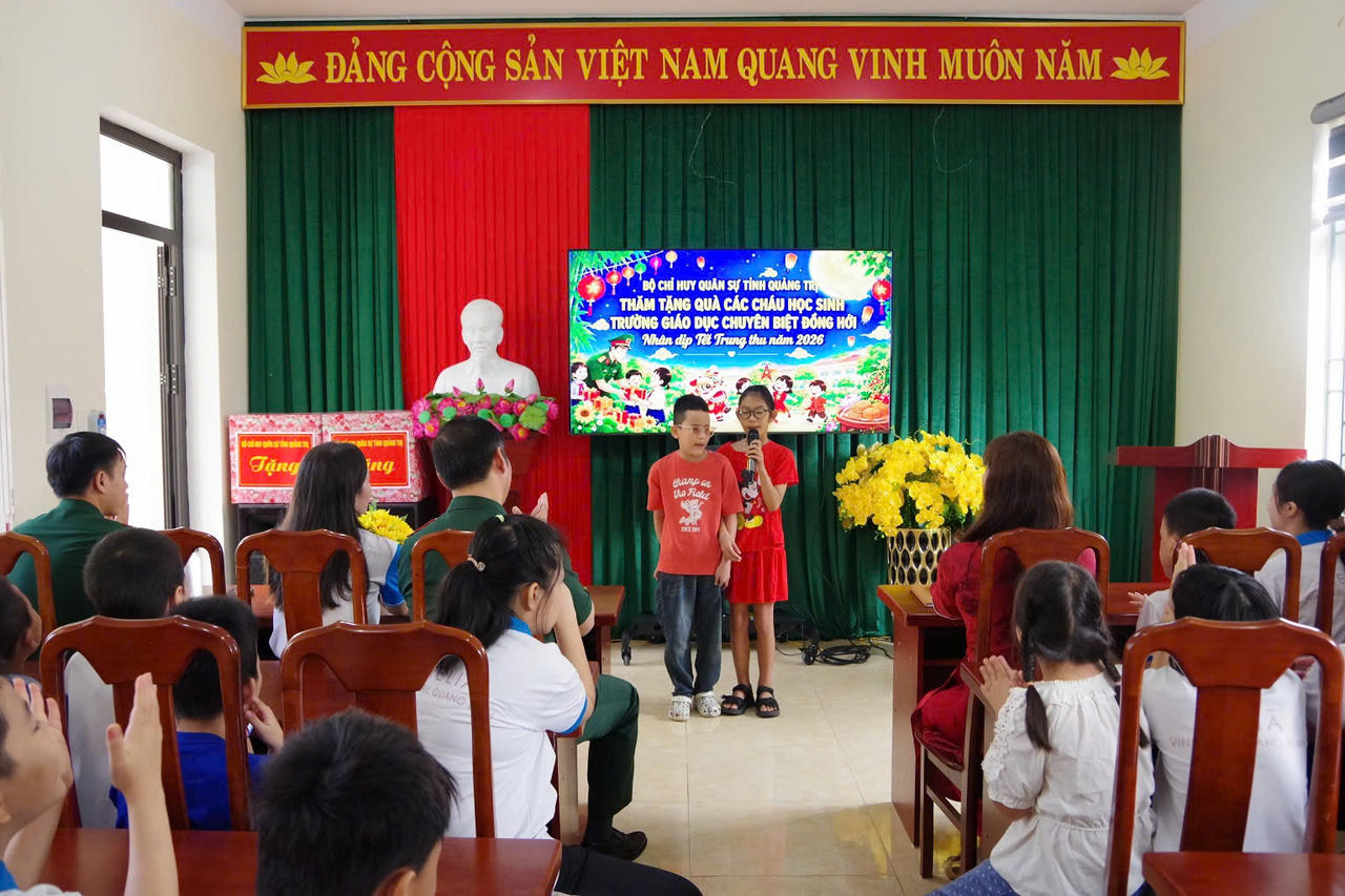 Ấm áp Trung thu cùng những học sinh chuyên biệt ở Quảng Trị