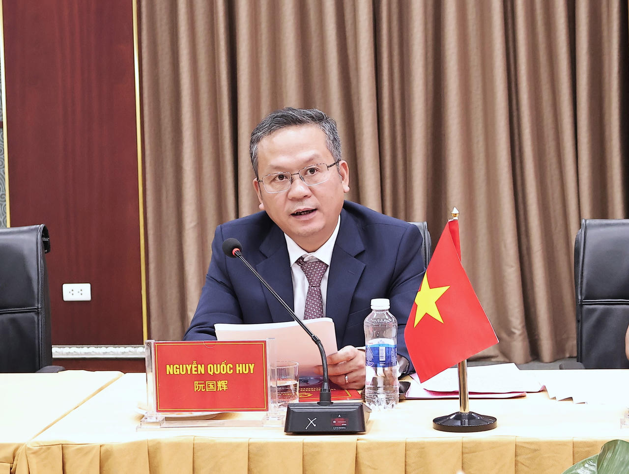 Bí thư Đảng ủy, Chủ tịch HĐND phường Lào Cai Nguyễn Quốc Huy phát biểu tại buổi tọa đàm (Ảnh: Hữu Trường).