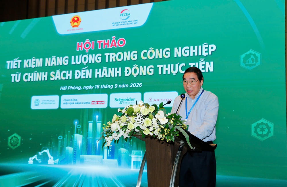 Ông Nguyễn Đình Hiệp, Chủ tịch Hội Khoa học và công nghệ sử dụng năng lượng tiết kiệm và hiệu quả Việt Nam phát biểu tại hội thảo. (Ảnh: Thuỳ Linh)