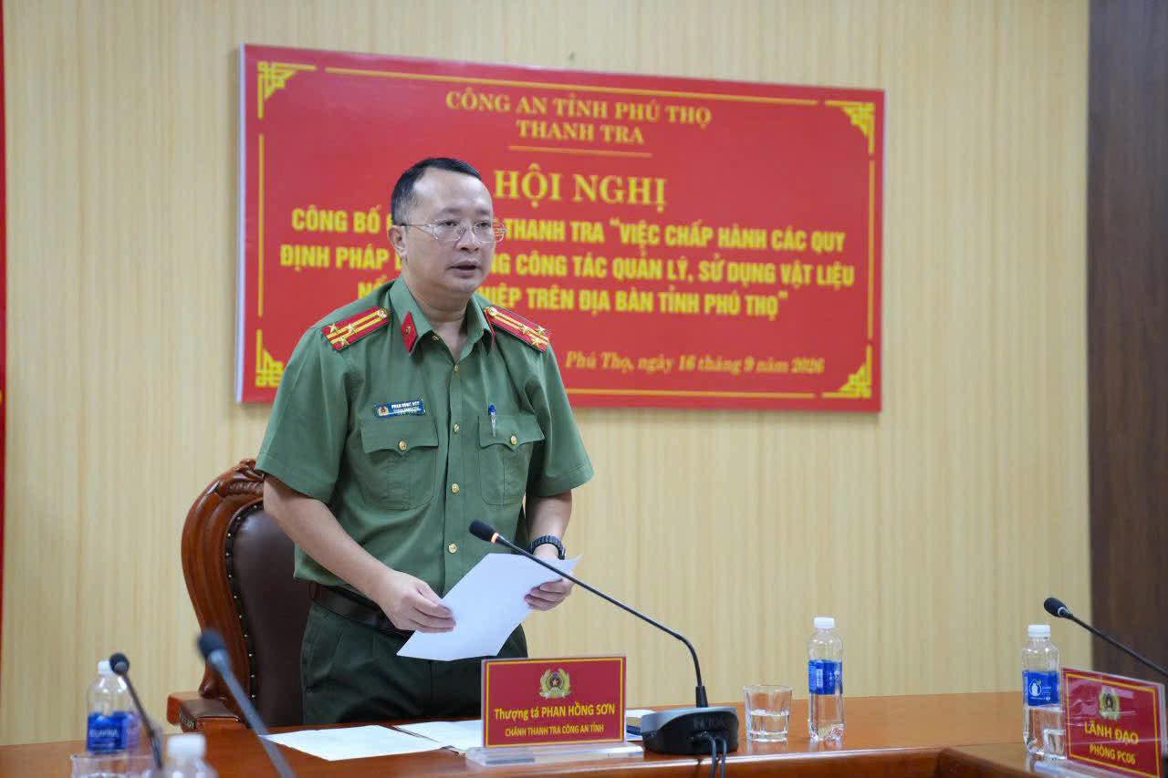 Thượng tá Phan Hồng Sơn, Chánh Thanh tra Công an tỉnh Phú Thọ, chủ trì hội nghị. Ảnh: Công an tỉnh Phú Thọ 