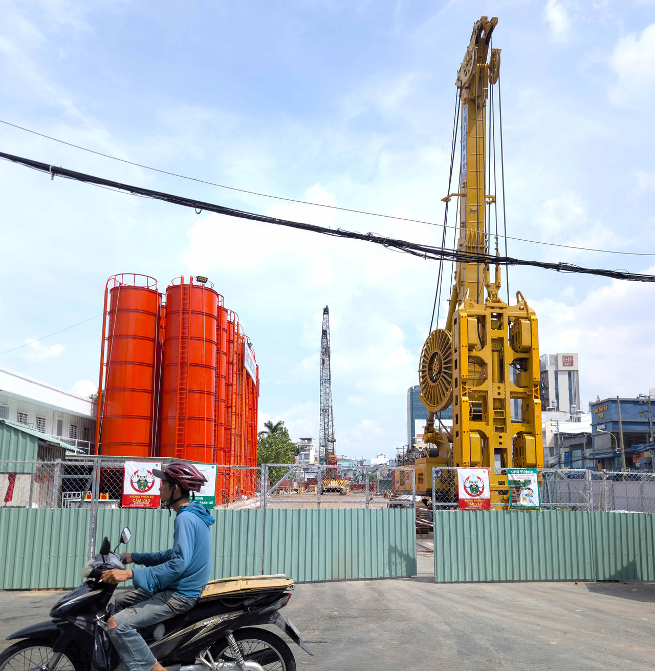 TP HCM đẩy mạnh thi công xây dựng các nhà ga ngầm thuộc Dự án Xây dựng tuyến tàu điện ngầm số 2, đoạn Bến Thành - Tham Lương. Ảnh: Trường Giang