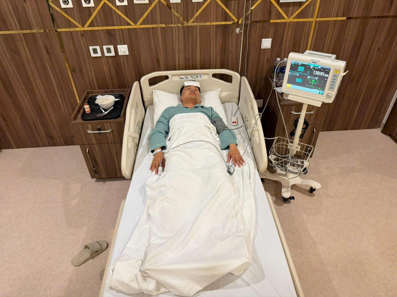 Hà Nội: Người đàn ông tố bị hành hung, khóa cửa khống chế trong cuộc hẹn làm việc