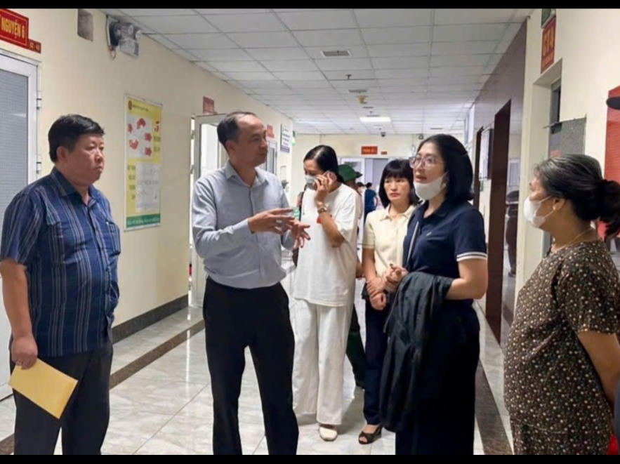 Lãnh đạo phường Tây Hồ thăm hỏi gia đình các nạn nhân vụ cháy trên địa bàn