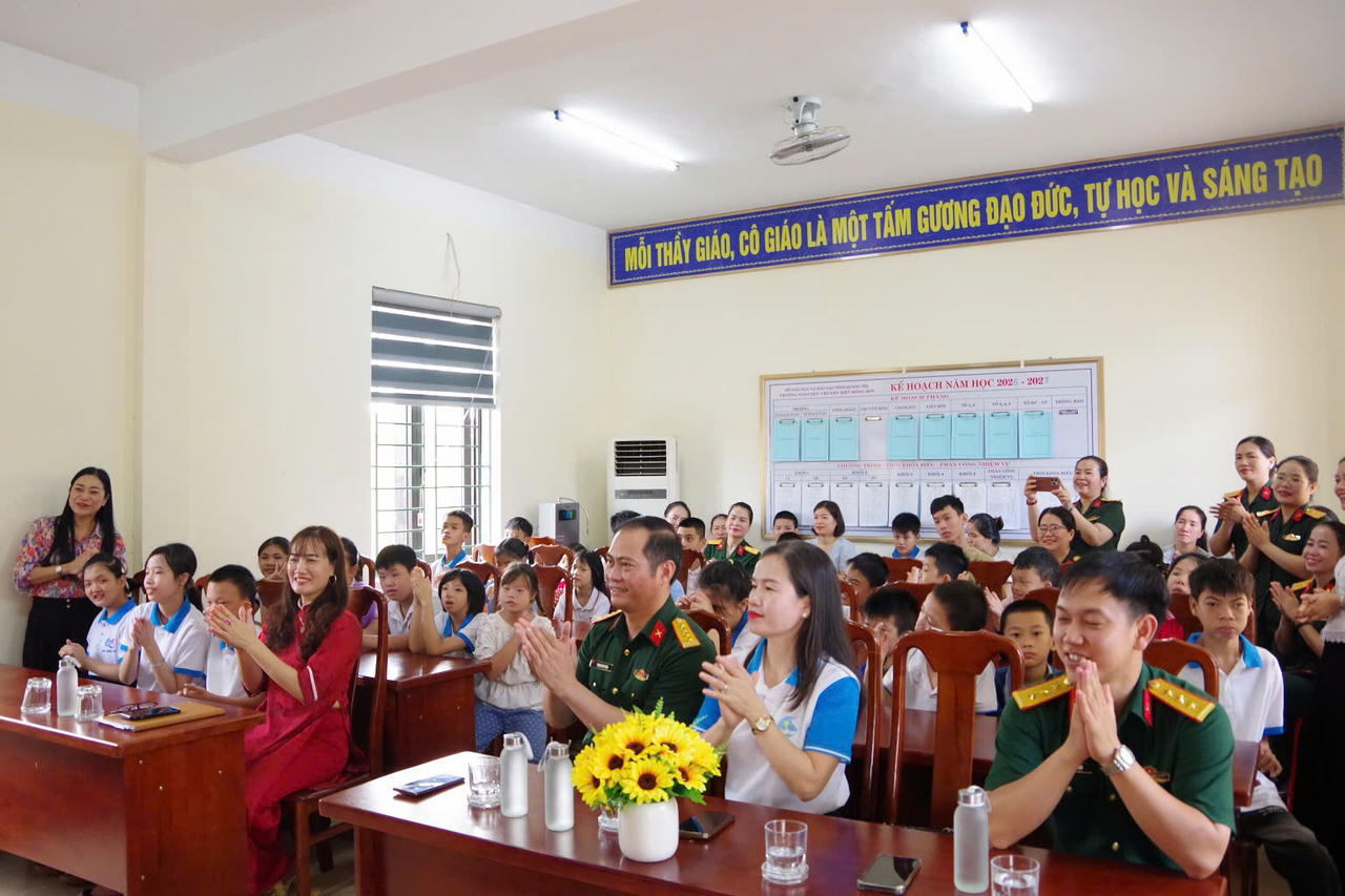 Ấm áp Trung thu cùng những học sinh chuyên biệt ở Quảng Trị