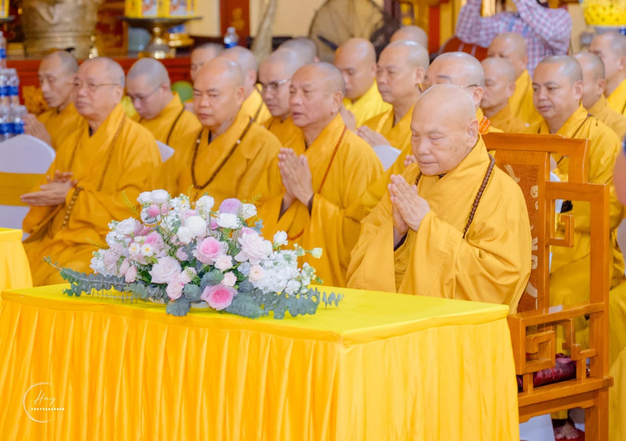 Nhà vua Thái Lan lễ Phật tại chùa Quán Sứ 5