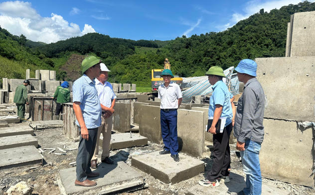 Công tác kiểm tra tiến độ thi công các công trình giao thông được triển khai quyết liệt (Ảnh: SXD).