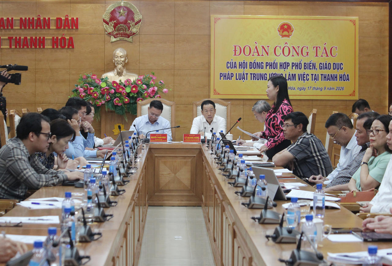 Quang cảnh chương trình làm việc (Ảnh: Thiên Ý).