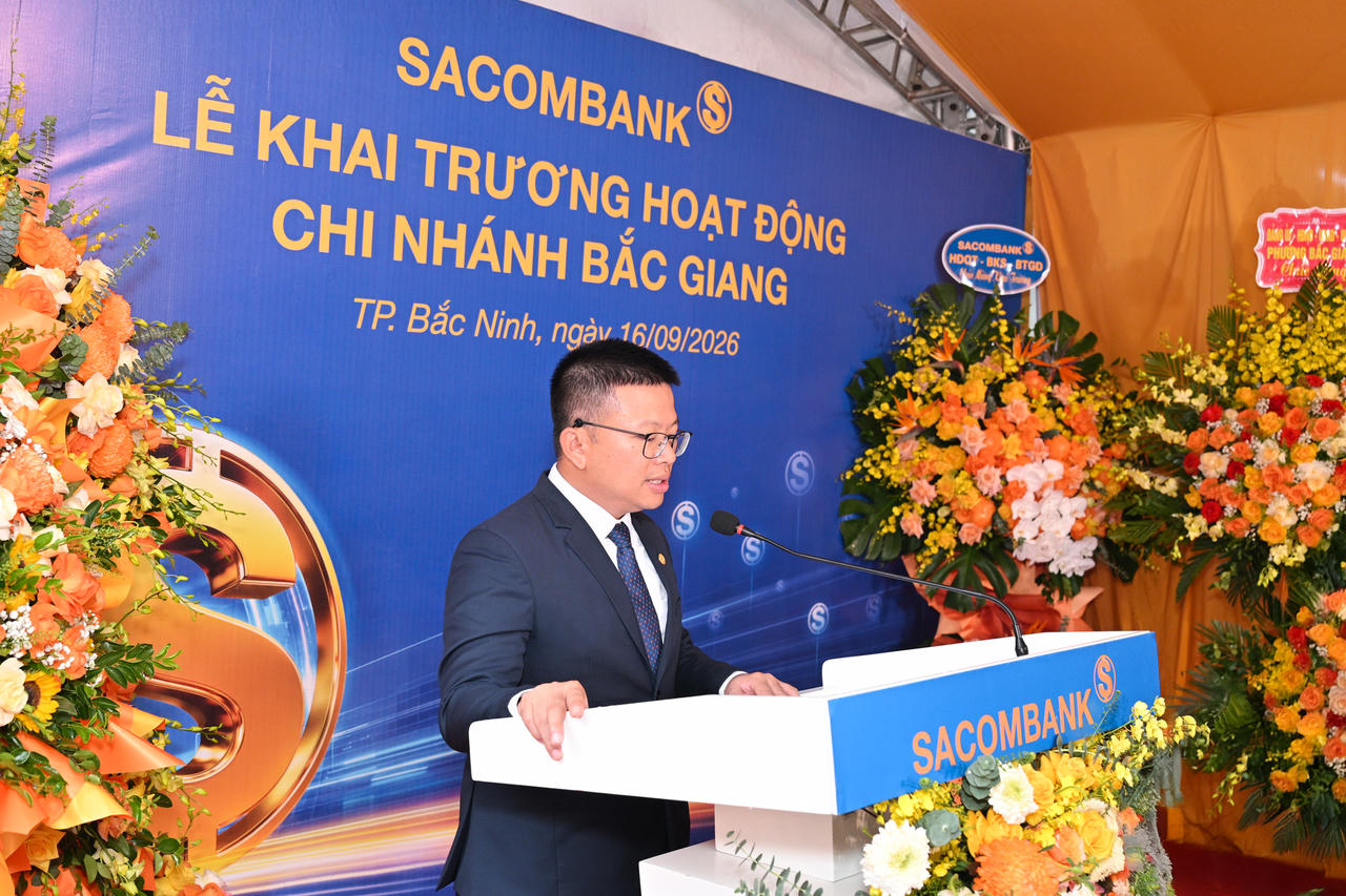 Ông Nguyễn Việt Hùng - Giám đốc Chi nhánh Bắc Giang chia sẻ quyết tâm cùng tập thể Chi nhánh tạo dựng một khởi đầu vững chắc, phục vụ tốt khách hàng và từng bước khẳng định vị thế tại địa bàn.