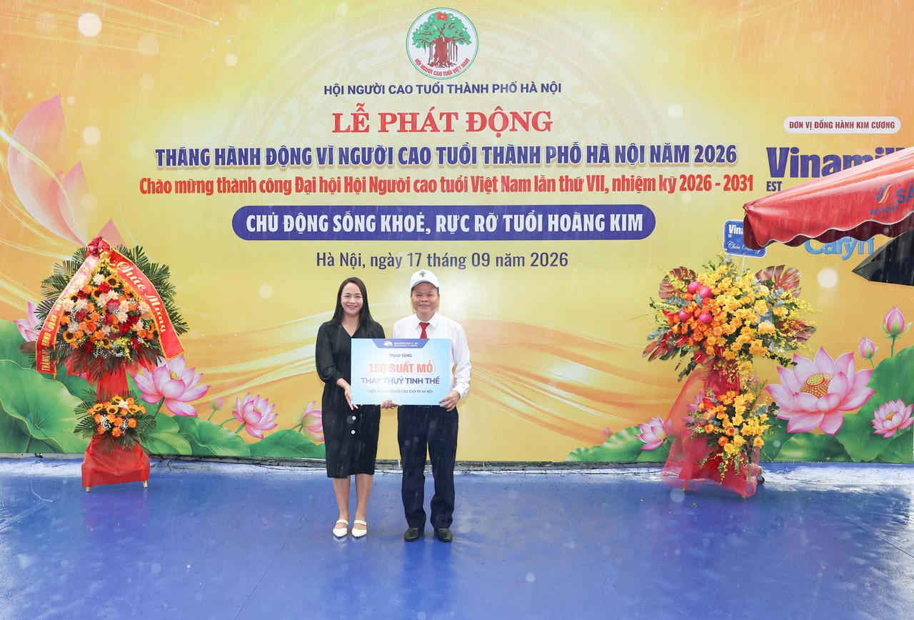 Hơn 2.000 người cao tuổi Hà Nội xác lập kỷ lục đồng diễn dân vũ