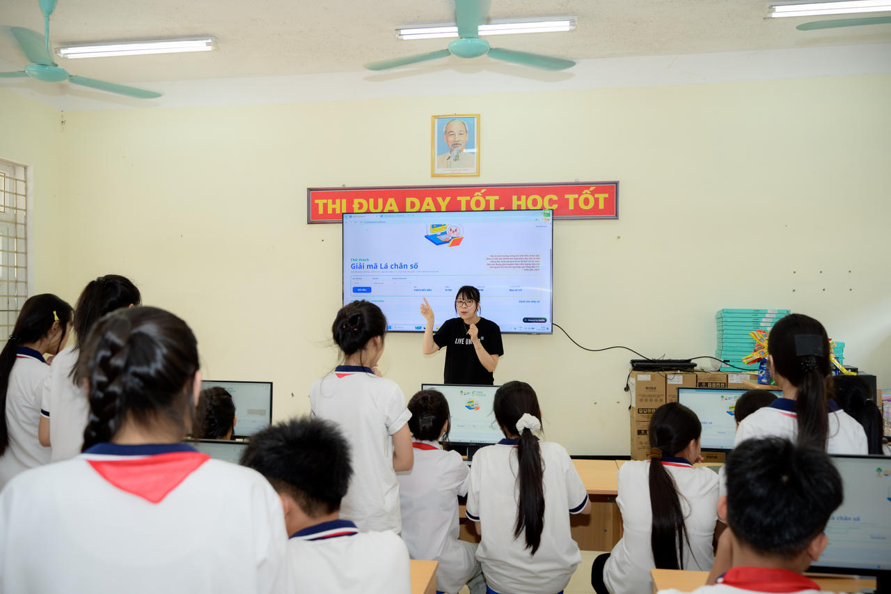 Học sinh tham gia tiết học “Công dân số chuẩn”.