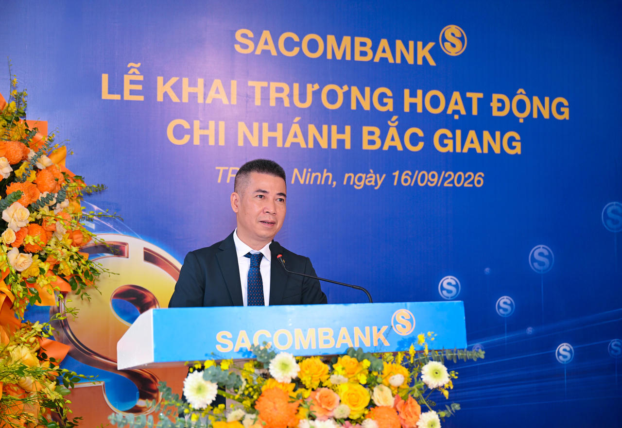 Ông Nguyễn Hoàng Hải - Phó Tổng giám đốc SACOMBANK phát biểu chúc mừng và giao nhiệm vụ cho Chi nhánh Bắc Giang tại Lễ khai trương.
