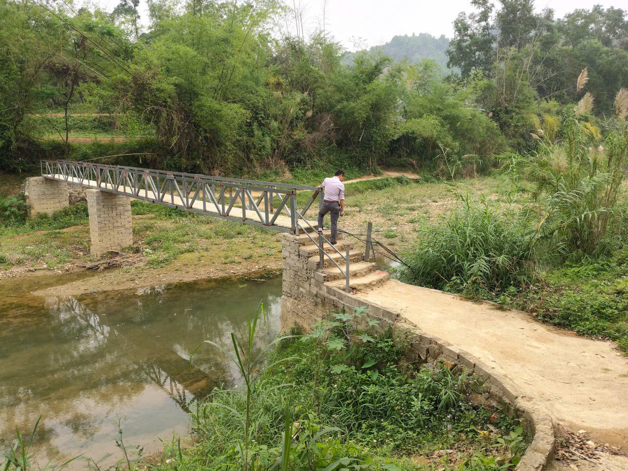 Lạng Sơn là tỉnh miền núi, hạ tầng giao thông nông thôn, trường học còn nhiều khó khăn, cần tiếp tục được đẩy mạnh đầu tư. Ảnh: Minh Hữu