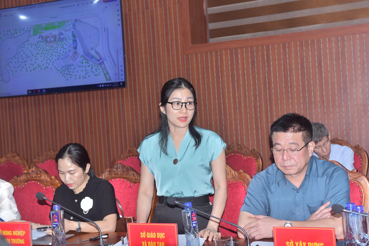 Lãnh đạo sở ngành tham gia ý kiến (Ảnh: Thanh Tuấn).