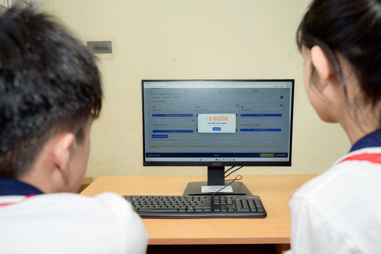 Tạo môi trường để trẻ em không sợ hãi, dám kế với người lớn về vấn đề gặp phải trên mạng rất quan trọng.