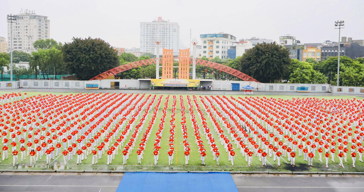 Hơn 2.000 người cao tuổi cùng lan tỏa tinh thần “Chủ động sống khỏe - Rực rỡ tuổi hoàng kim” tại Hà Nội. (Ảnh: Vi Nam)