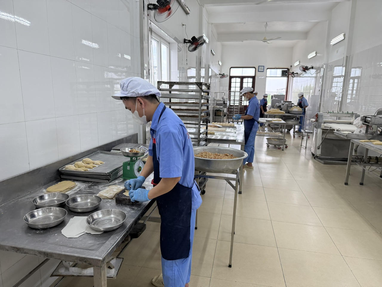 Một số hình ảnh sản xuất bánh Trung thu Đoàn kiểm tra ghi nhận (Ảnh: Công ty TNHH Hữu Bình)
