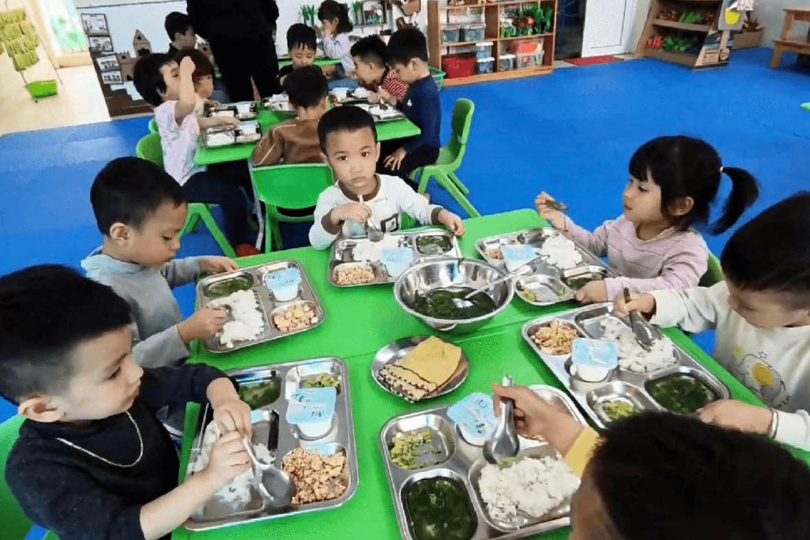 “Nóng” bữa ăn bán trú đầu năm học