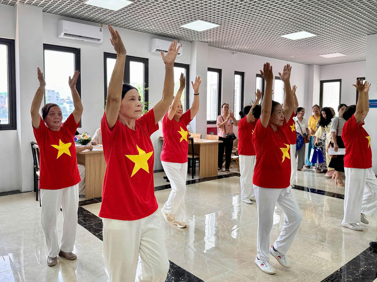 Hà Nội chủ động thích ứng với già hóa dân số