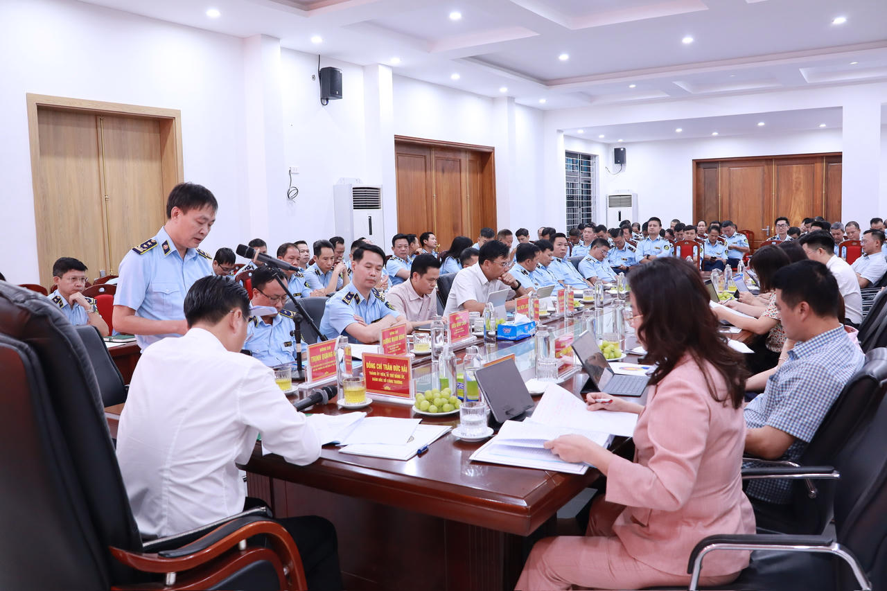 Quang cảnh buổi làm việc.