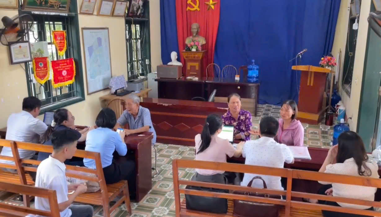 Hưng Yên: Về tận thôn "gỡ" thủ tục hành chính cho dân
