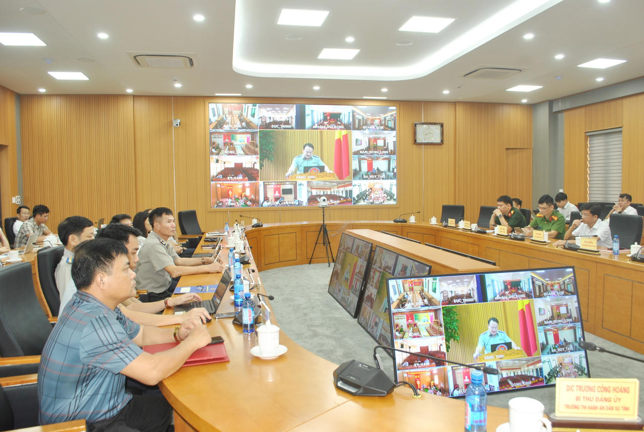 Hội nghị được kết nối trực tuyến đến 69 điểm cầu tại UBND các xã, phường trên địa bàn tỉnh Hà Tĩnh. (Ảnh: Hữu Anh) 