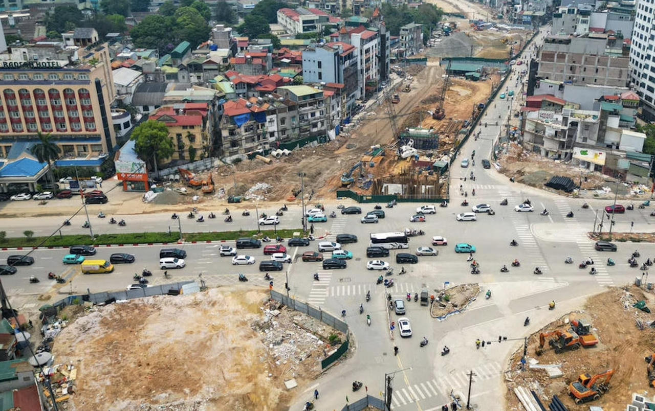 Hà Nội phân luồng giao thông phục vụ thi công cầu vượt La Thành