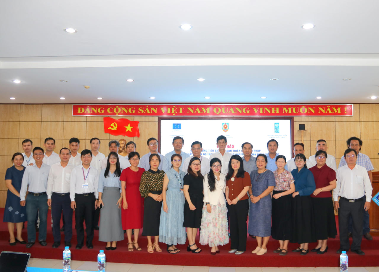 Đại biểu chụp hình lưu niệm (Ảnh: Đình Thương)