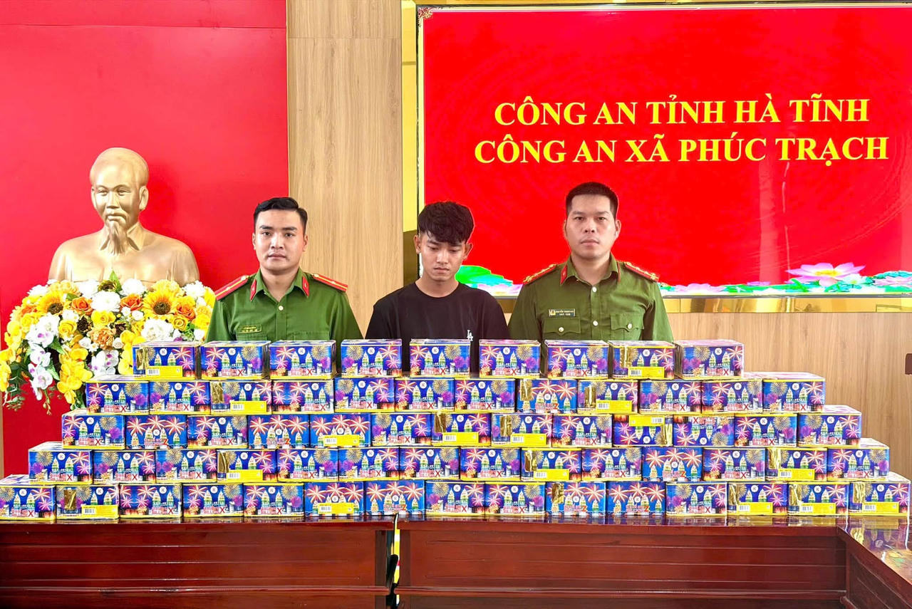 Bắt đối tượng vận chuyển hơn 100kg pháo nổ trái phép từ Quảng Trị ra Hà Tĩnh