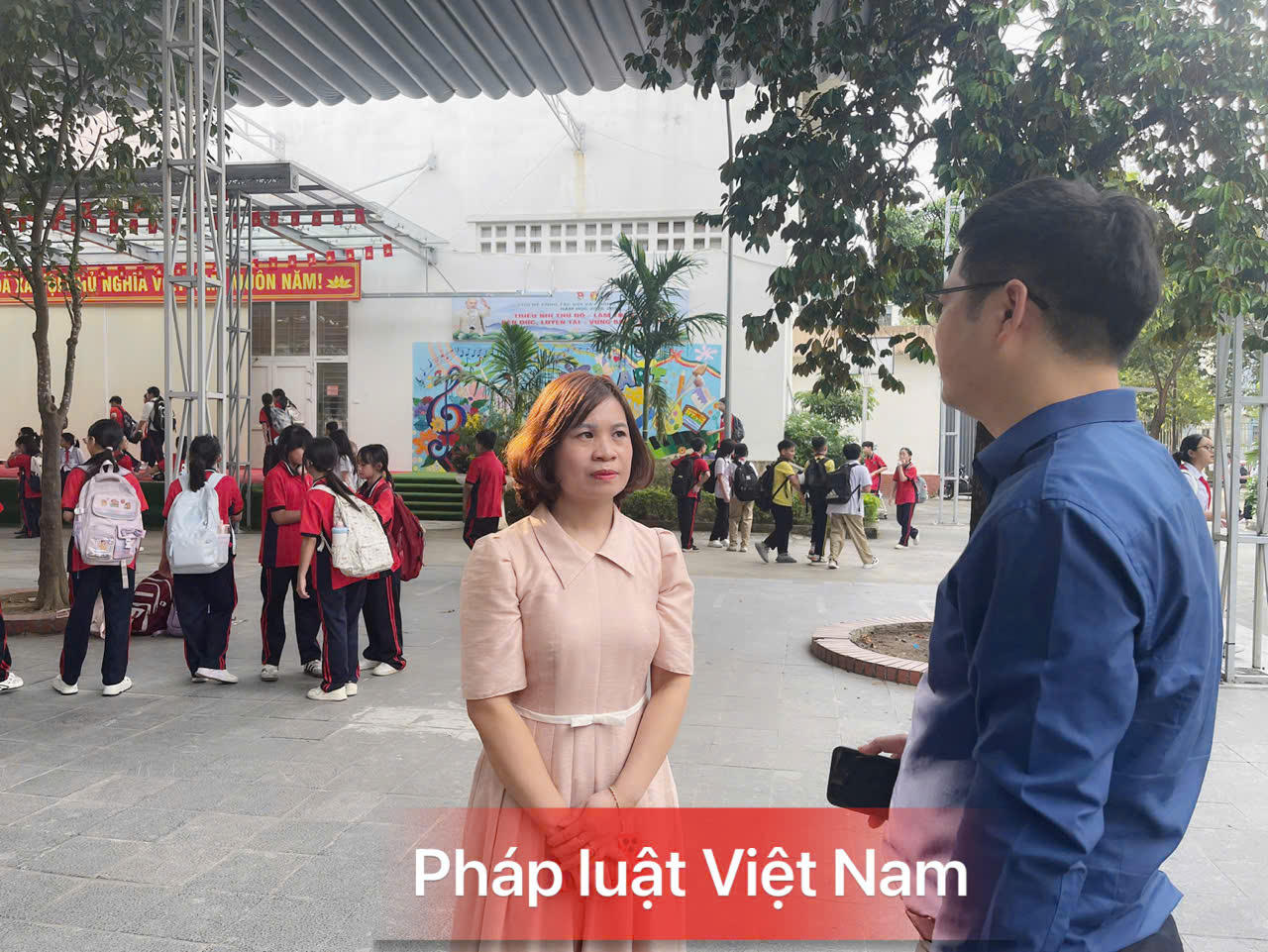 Cô giáo Vũ Ngọc Quý - Trường THCS Lê Quý Đôn nhấn mạnh, việc hình thành tinh thần đoàn kết từ sự sẻ chia, hỗ trợ và cùng nhau tiến bộ trong rèn luyện và học tập hàng ngày của học sinh.