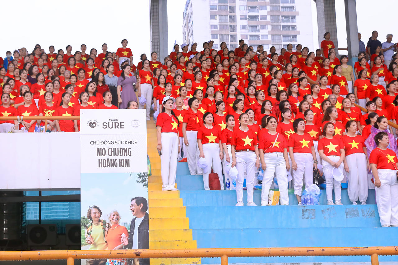 Vinamilk Sure đồng hành cùng người cao tuổi lan tỏa tinh thần sống vui, sống khỏe tại chương trình. (Ảnh: Vi Nam)