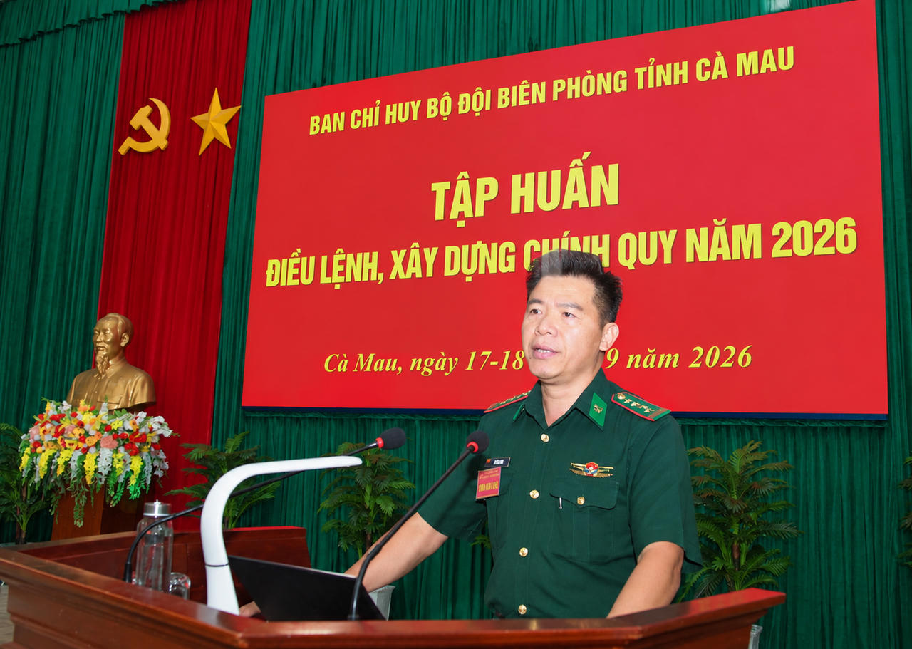 Đại tá Lê Đình Sơn - Phó Chỉ huy trưởng, Tham mưu trưởng Ban Chỉ huy BĐBP tỉnh Cà Mau, phát biểu bế mạc Hội nghị tập huấn (Ảnh: T.N).