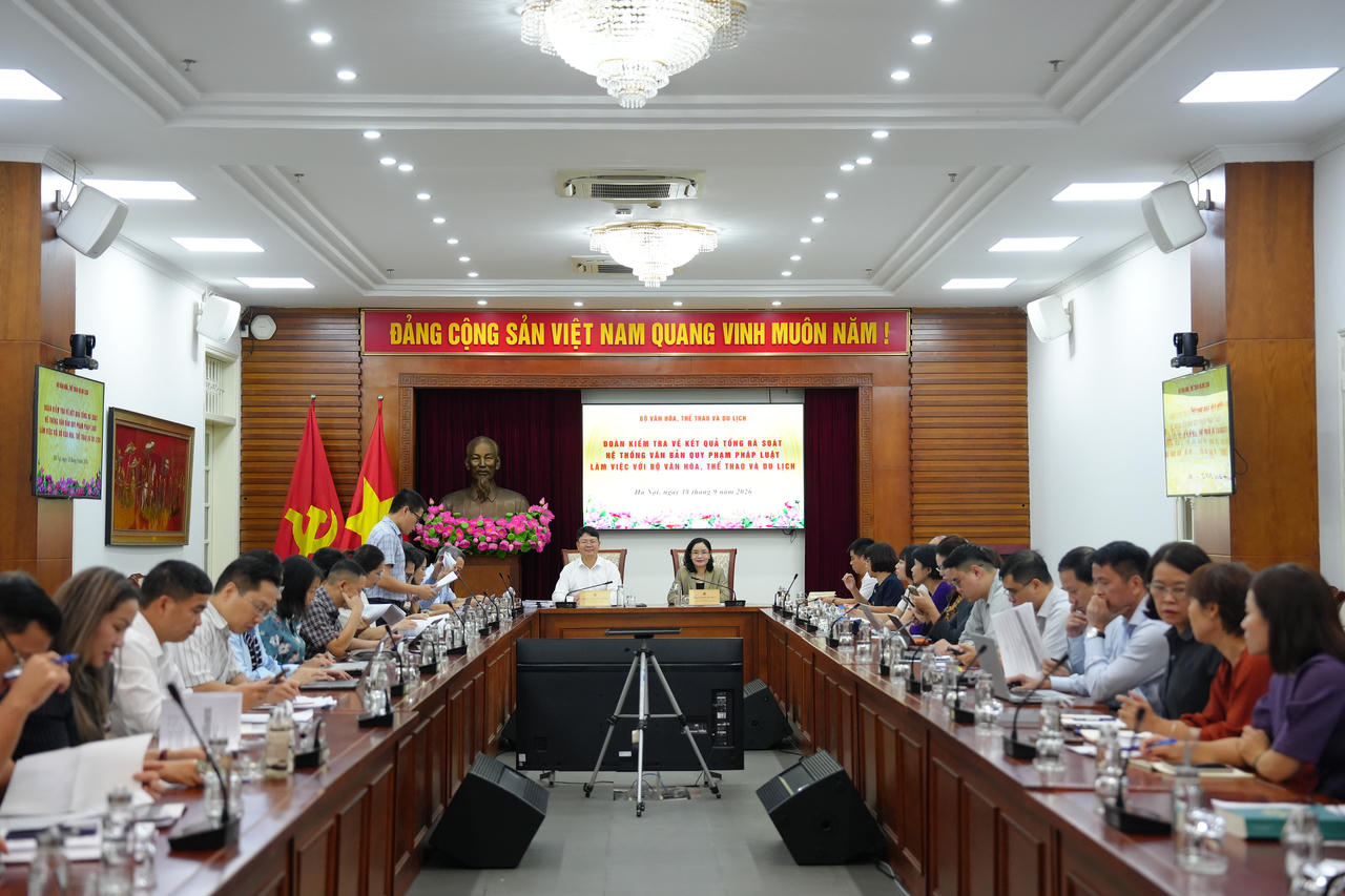 Quang cảnh buổi làm việc
