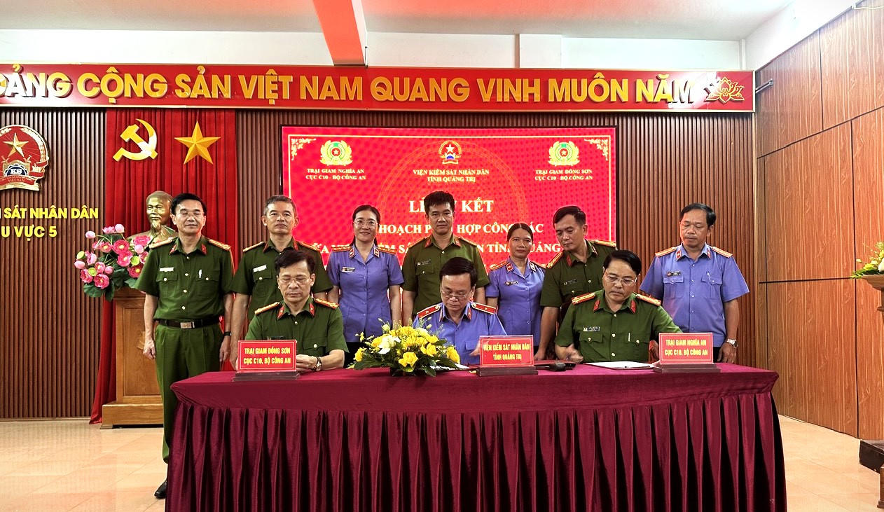 Đại diện ba đơn vị ký kết Kế hoạch phối hợp công tác giai đoạn 2026-2028. (Ảnh: M.P)