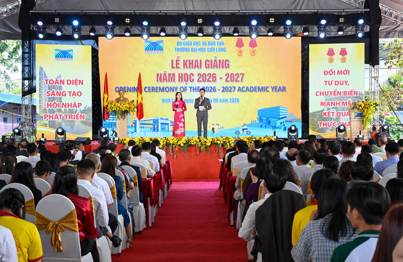 Quang cảnh buổi khai giảng (Ảnh: Nguyễn Dô)