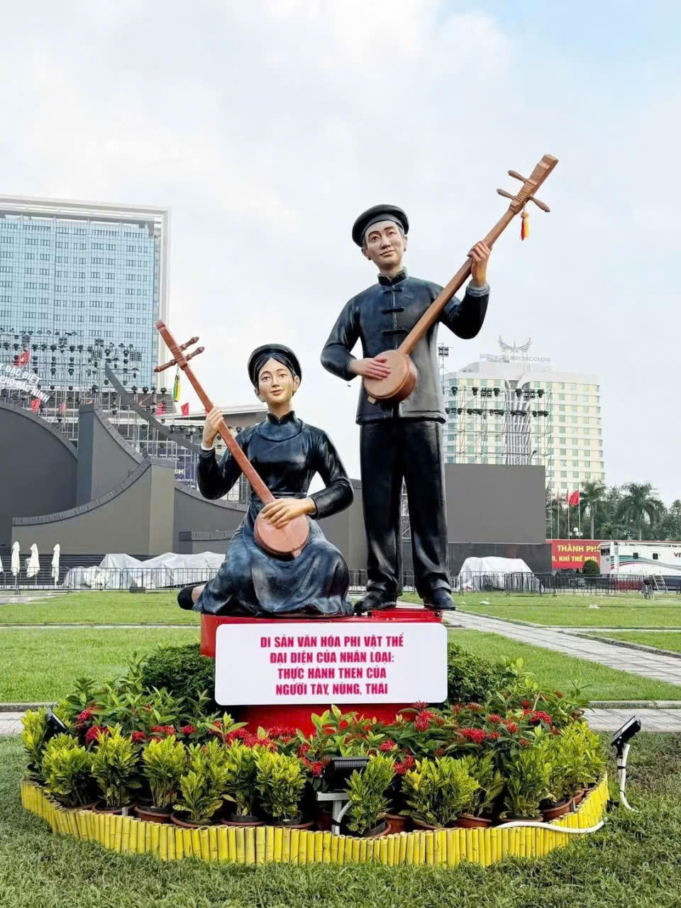 Mô hình 8 di sản của Bắc Ninh được UNESCO ghi danh đặt tại Quảng trường 3/2.