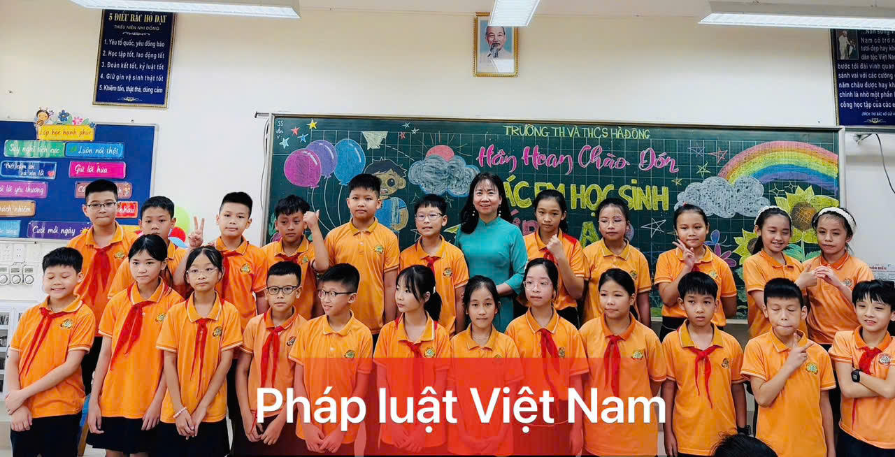 Niềm vui, sự háo hức của các em học sinh lớp 5A2, Trường Tiểu học và THCS Hà Đông trong những ngày đầu năm học mới, sẵn sàng cho một hành trình học tập và trưởng thành.