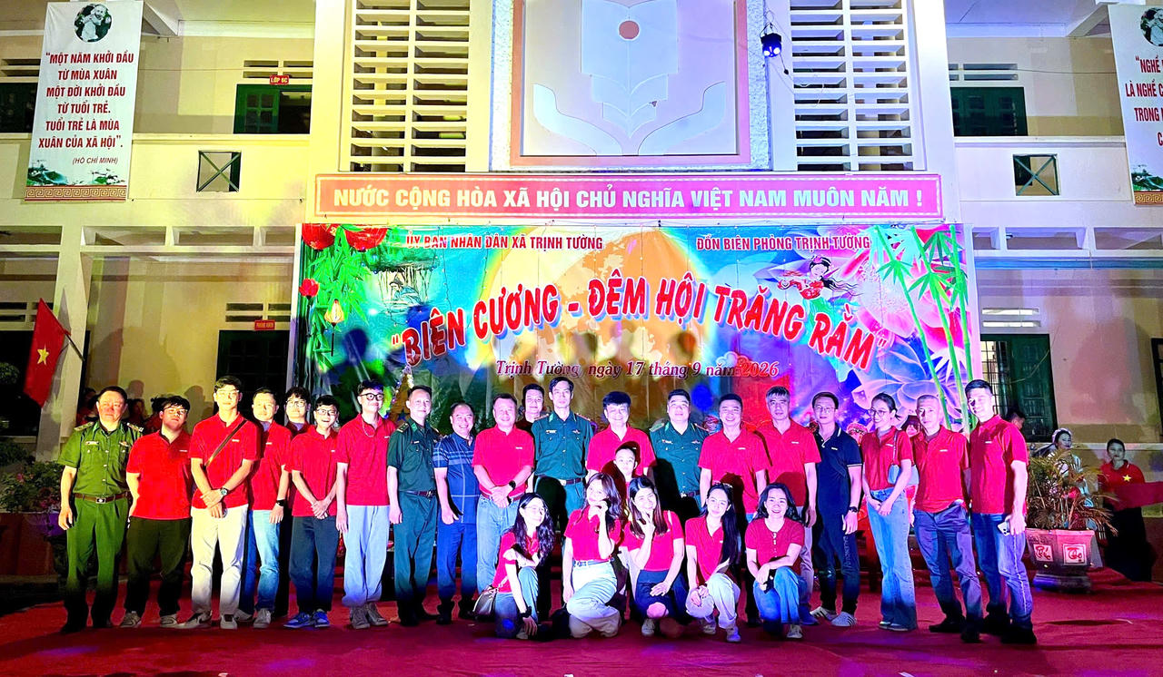 Trung thu ấm áp với học sinh vùng biên Lào Cai